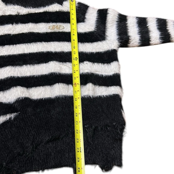 Wes1 Gothic,frayed,destroyed,fuzzy,grunge,bold,striped,sweater M,colorblock.EC - Picture 14 of 14